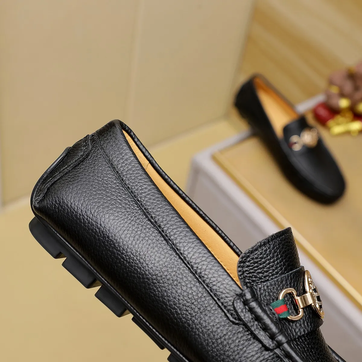 Men's shoes💰380💰🕷🕷️【 GUCCI 】Gucci's best-selling trendy men's casual slip-on shoes 🇨🇳Official website original 1:1 mold 💯Original quality, fine workmanship ☘Fashionable and versatile, perfect shape, comfortable on the feet 🍓Trendy men's recommended model, imported cowhide on the top layer 🎋High-quality pigskin lining, rubber wear-resistant and non-slip outsole, high-end atmosphere, worth owning 🍉Optional 38-44